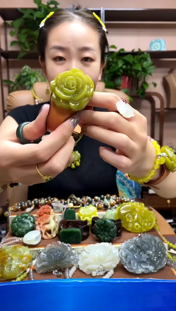 未镶嵌岫玉吊坠多样性发货发其中之一