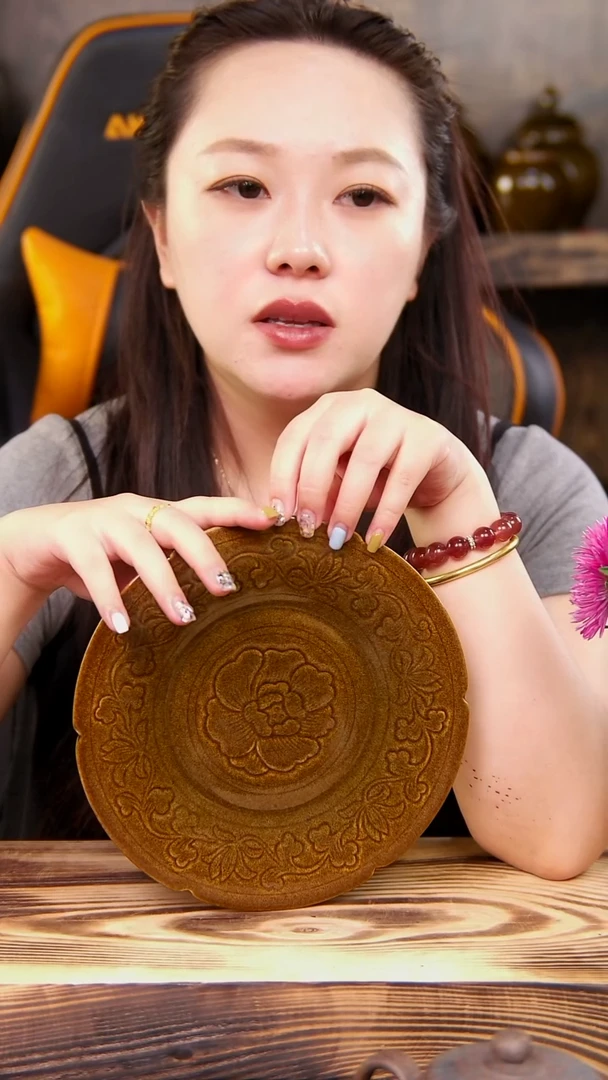 牡丹雕刻的壶承 20CM