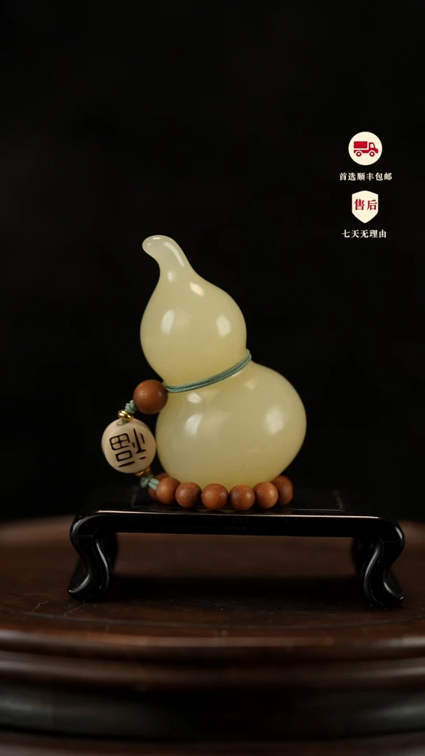 云南石竹叶青雕刻：手捻福禄手把件摆件