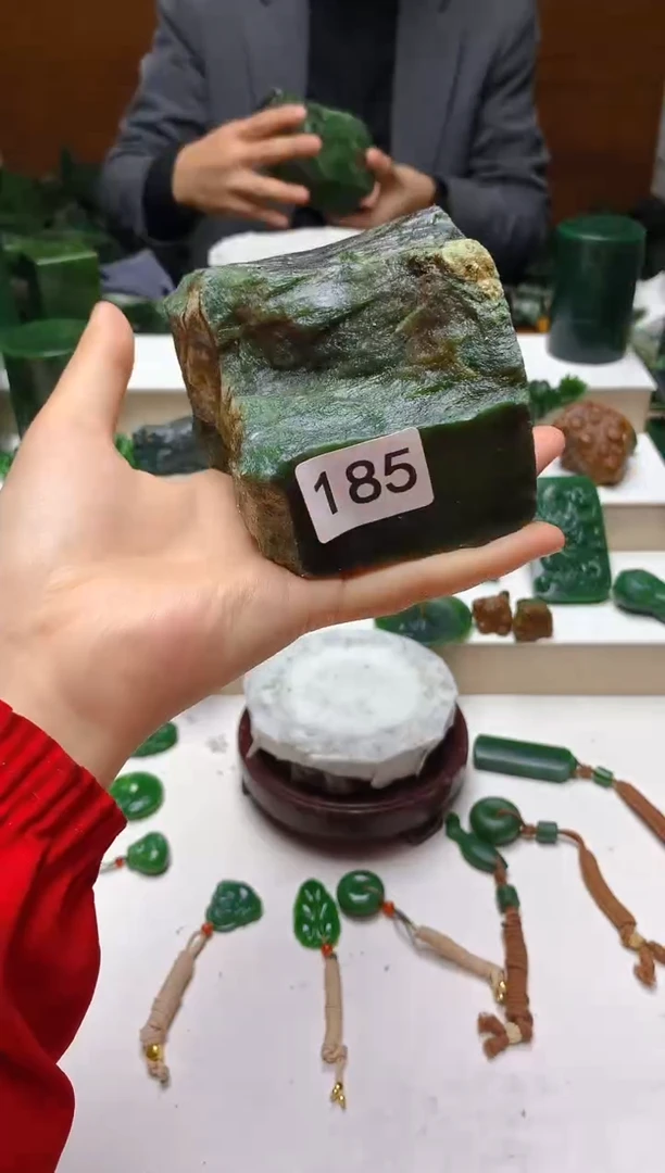 未镶嵌和田玉摆件1