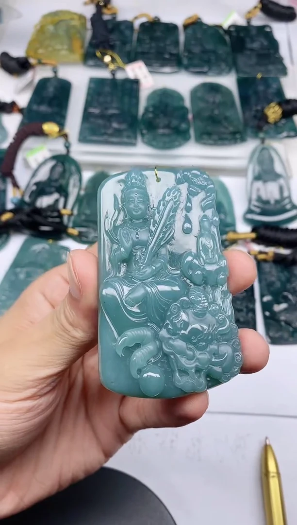 颈饰未镶嵌翡翠