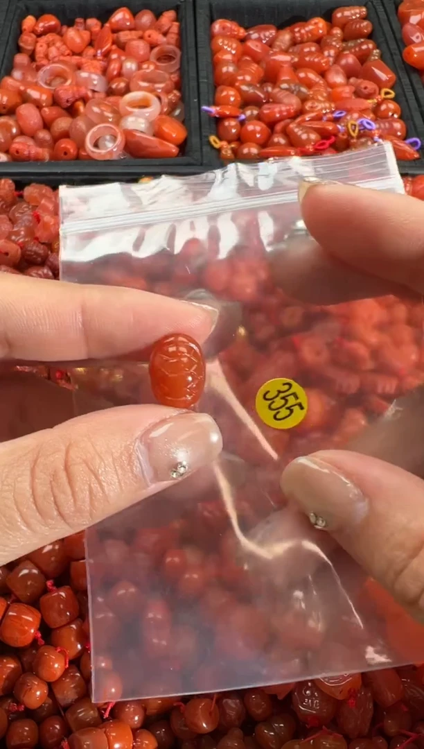 【闪购商品】南红玛瑙颈饰未镶嵌1