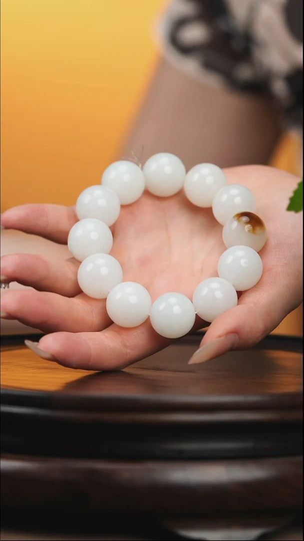 和田玉未镶嵌把件弓***物