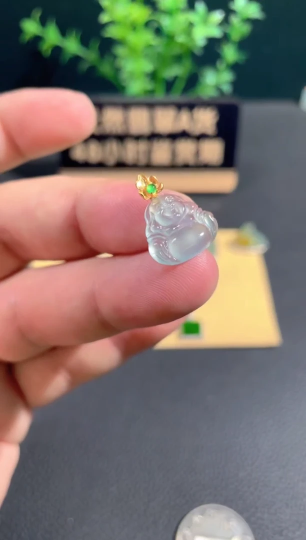 翡翠18K金镶嵌颈饰翡翠