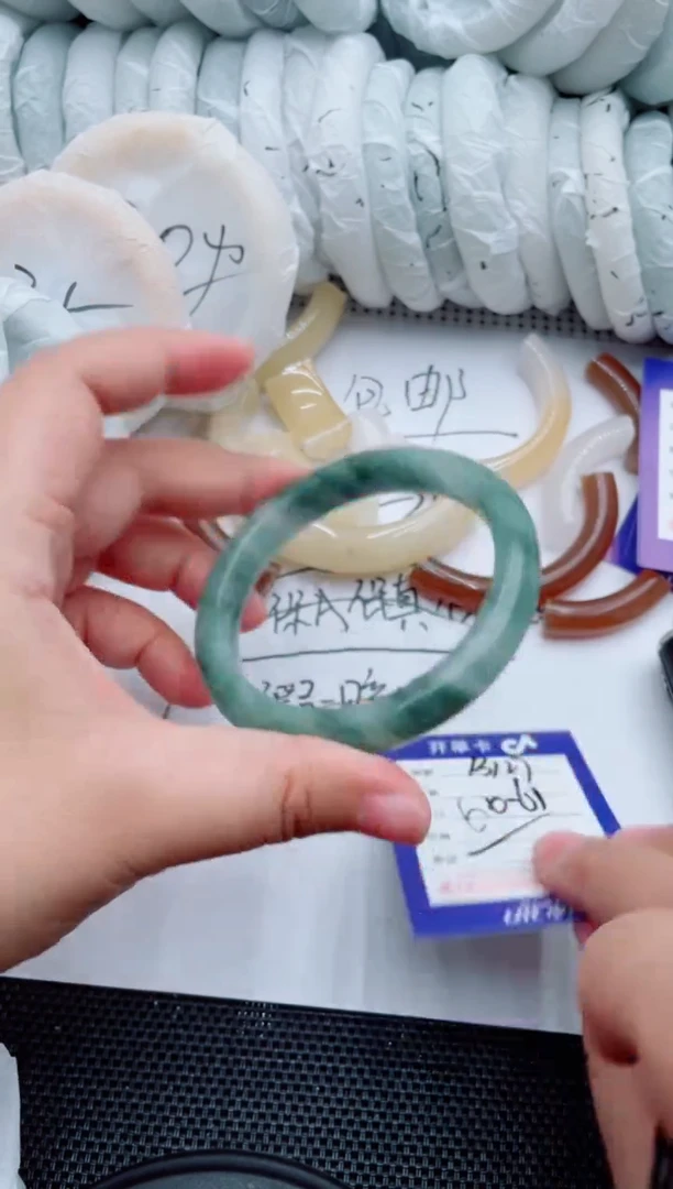 石英质玉手镯未镶嵌B127-60-61