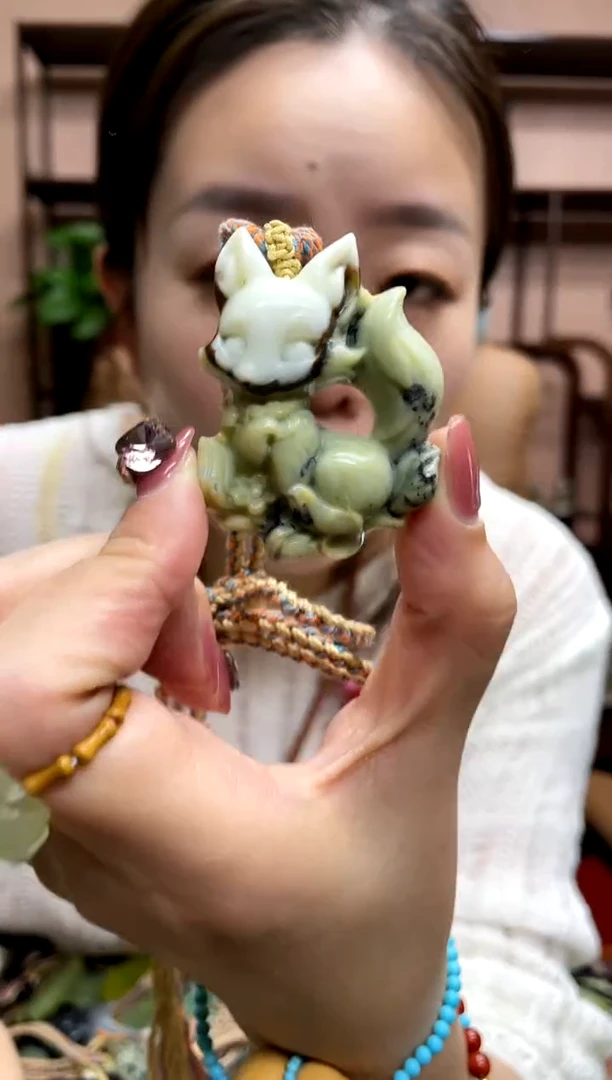 岫玉未镶嵌吊坠·