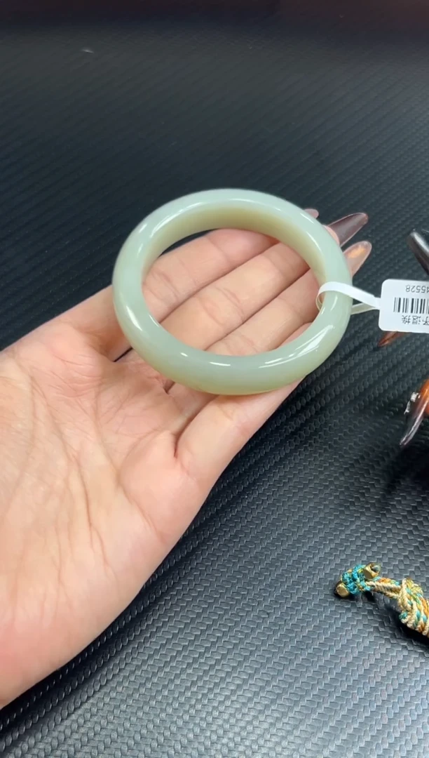 未镶嵌手镯和田玉A**y且末近矿微色差54+s