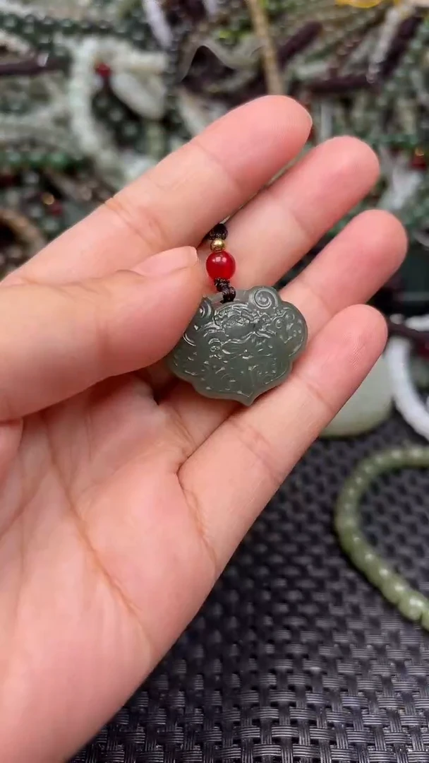 颈饰未镶嵌和田玉1