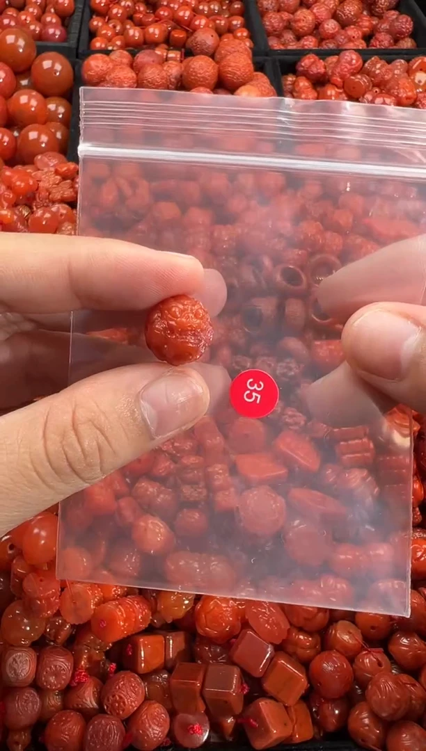 南红玛瑙未镶嵌颈饰1