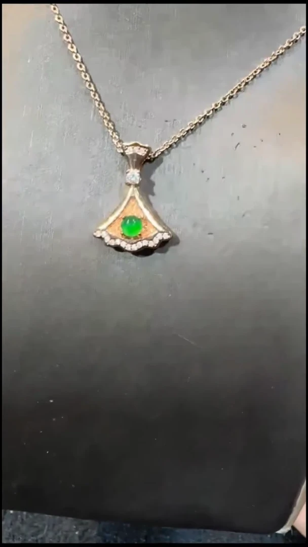 【闪购商品】翡翠吊坠(不含链)未镶嵌多样性发货其一不含链