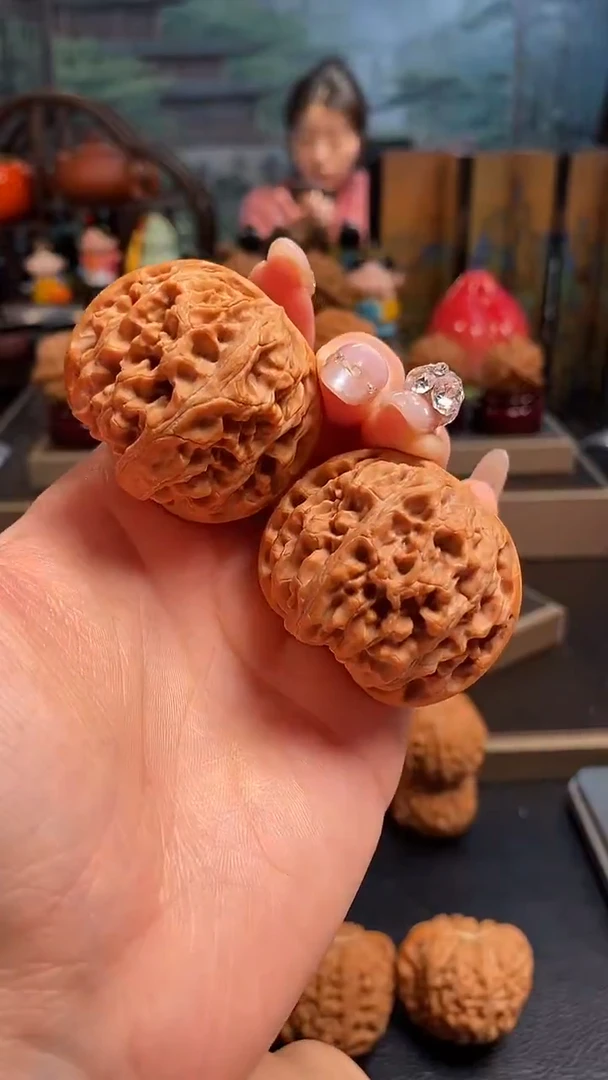 【闪购商品】文玩核桃吊坠K543苹果园42