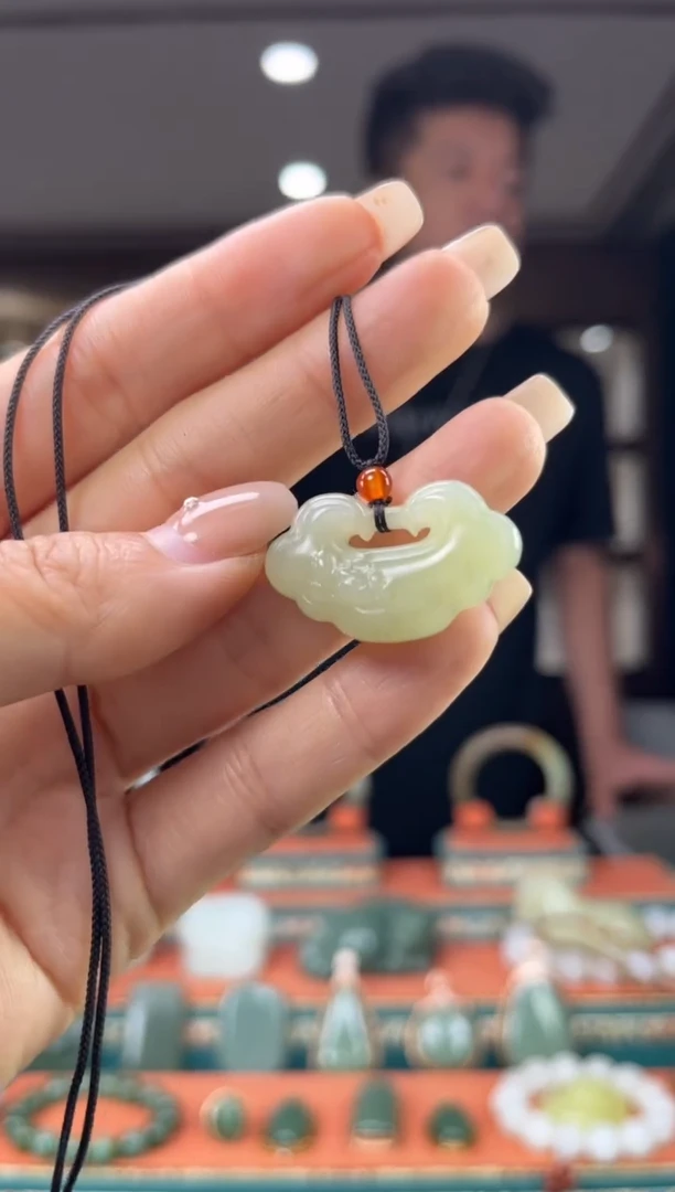 和田玉未镶嵌颈饰1