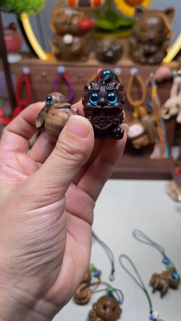 檀香木紫檀吞金兽挂件