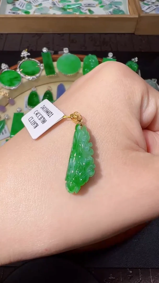 【闪购商品】翡翠颈饰18K金镶嵌我