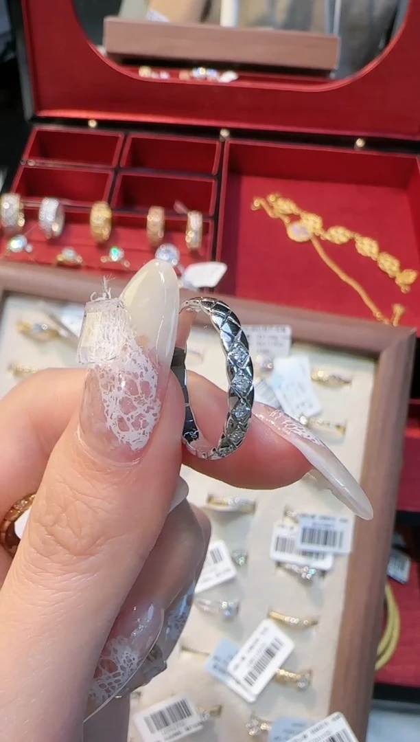 【闪购商品】钻石戒指/指环18K金镶嵌菱格纹戒指 k白12#16#
