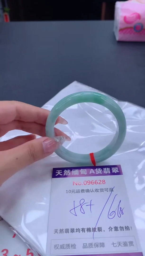 未镶嵌手镯翡翠有纹，完美者勿拍
