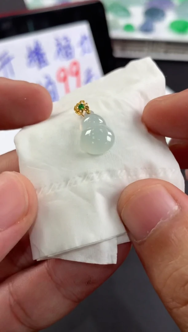 颈饰18K金镶嵌翡翠翡翠