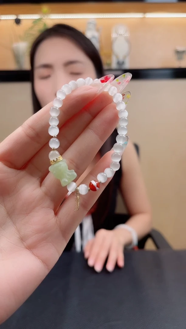未镶嵌手链石英质玉默认微瑕，介意勿拍！