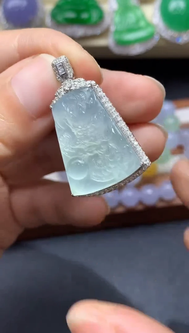 颈饰18K金镶嵌翡翠601-中国好珍宝