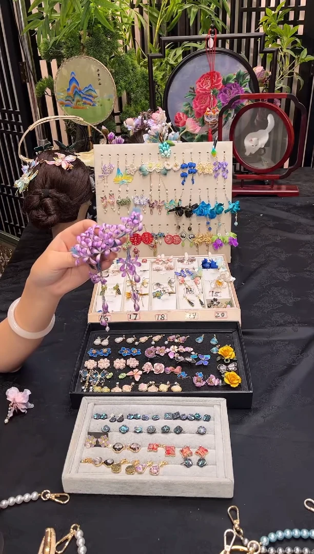 织绣承**诺非遗苏绣手工饰品