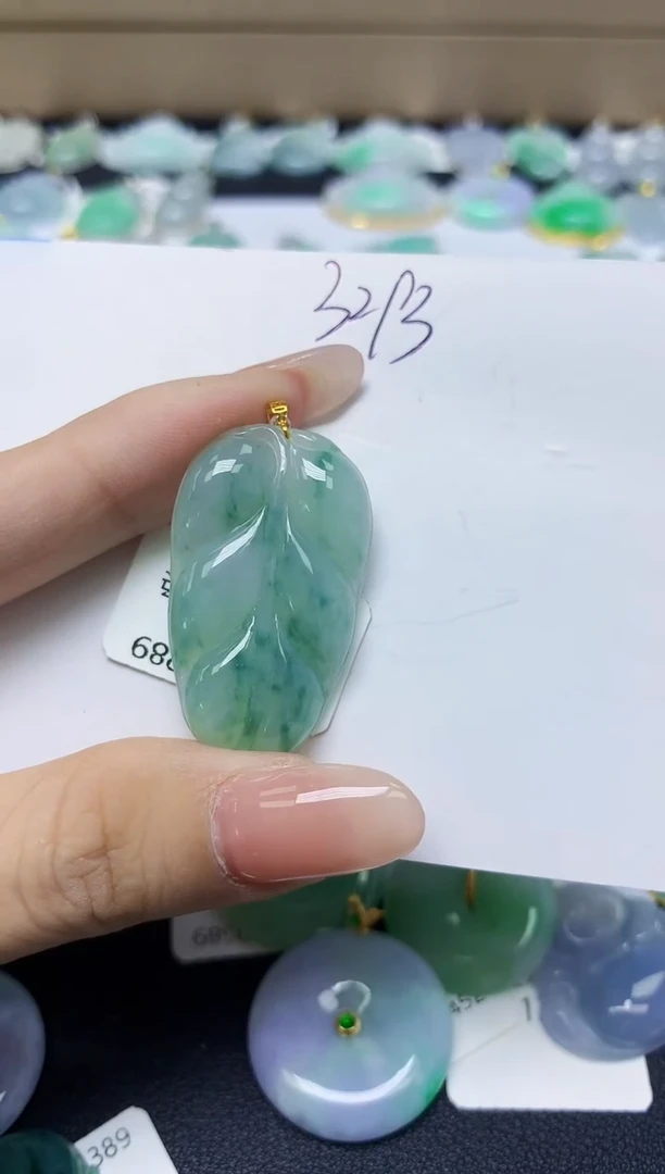 翡翠18K金镶嵌颈饰天然缅甸翡翠A货
