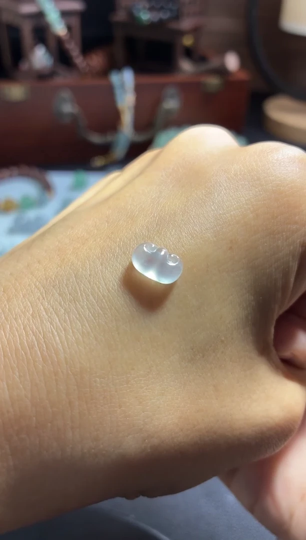 定制翡翠未镶嵌高冰如意