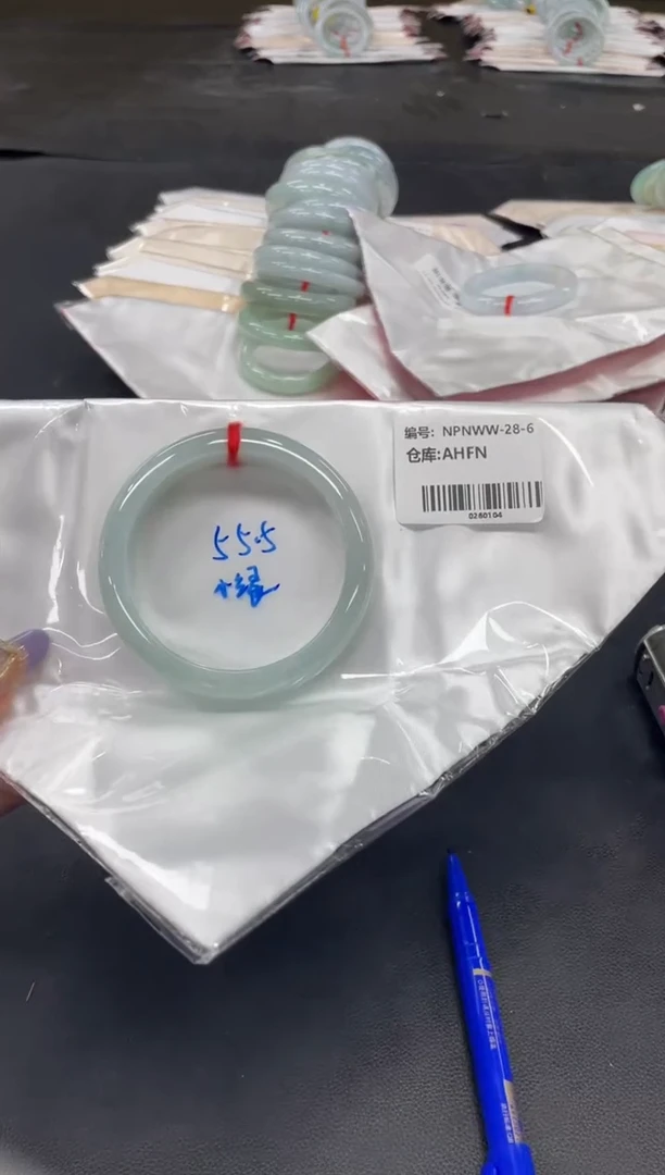 未镶嵌手镯翡翠翡翠手镯