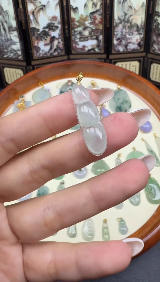 吊坠(赠链)18K金镶嵌翡翠豆子