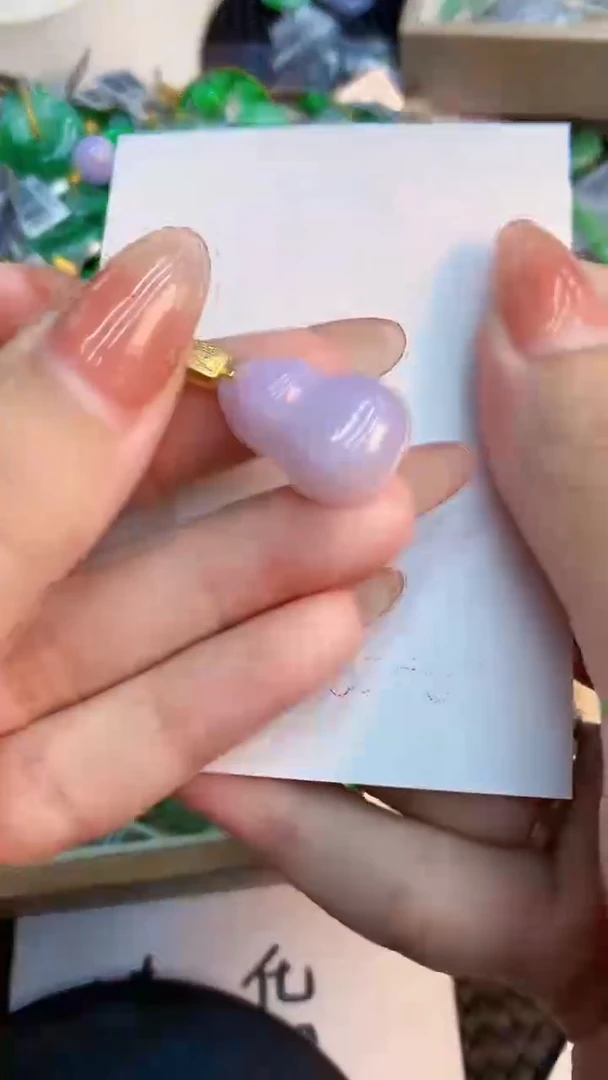 翡翠未镶嵌颈饰           1