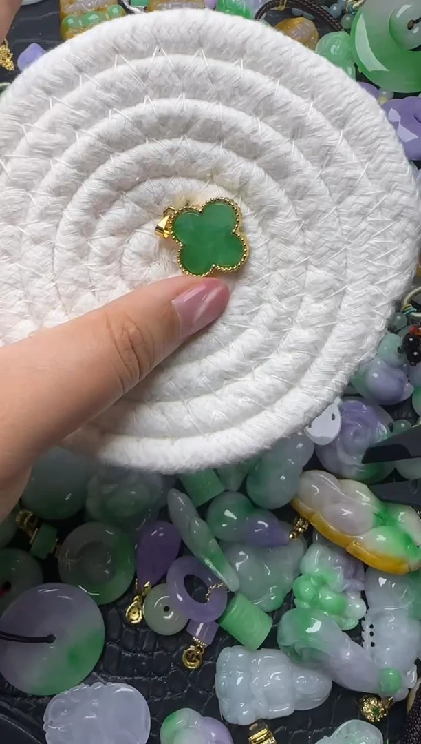 颈饰未镶嵌翡翠缅甸翡翠吊坠