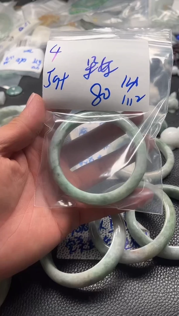 【闪购商品】翡翠手镯未镶嵌4万
