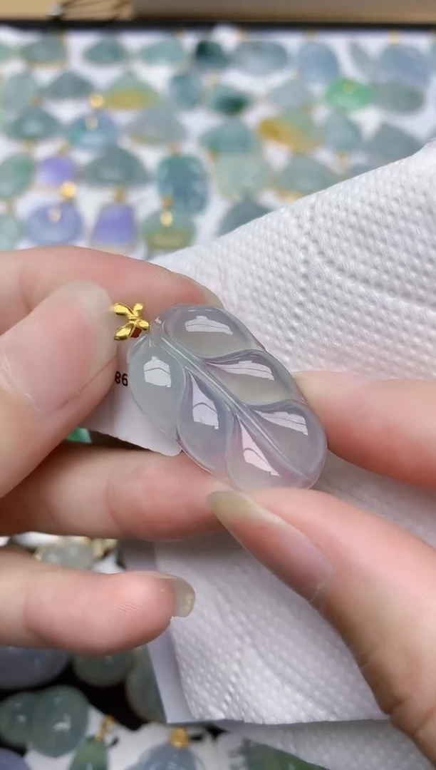 翡翠18K金镶嵌颈饰天然A货翡翠