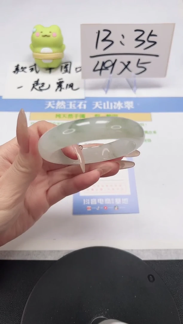 【闪购商品】石英质玉手镯未镶嵌A8-53.9