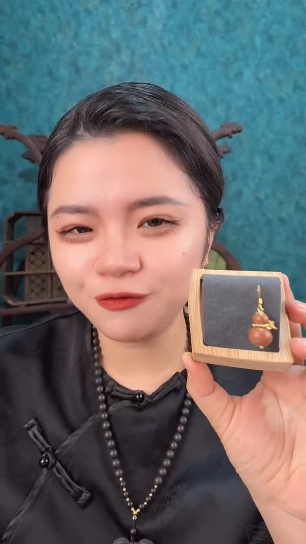 珠串安宫香方葫芦耳环一对