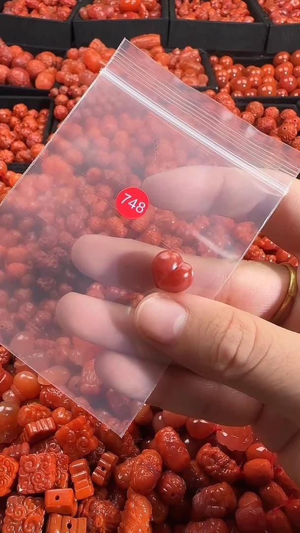 颈饰未镶嵌南红玛瑙1