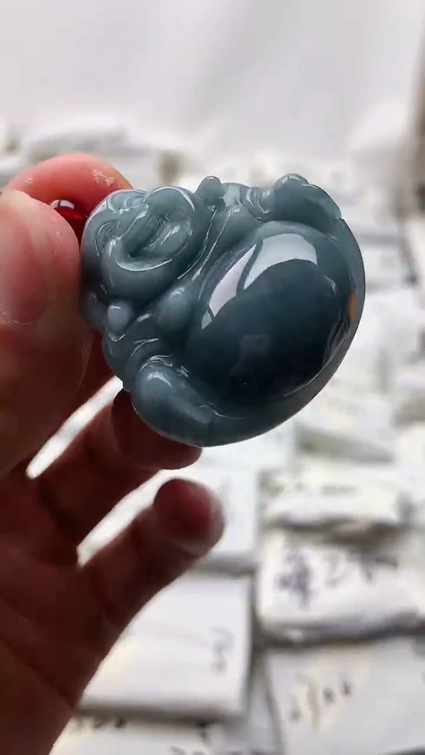 翡翠未镶嵌颈饰佛公