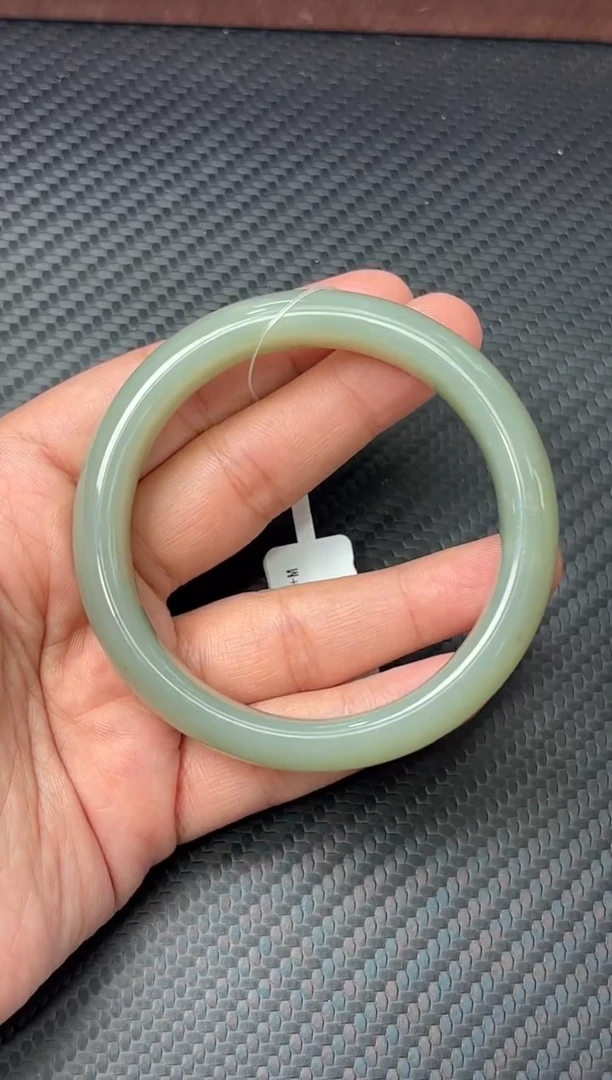 未镶嵌手镯和田玉且末微色差近矿57+Mmh