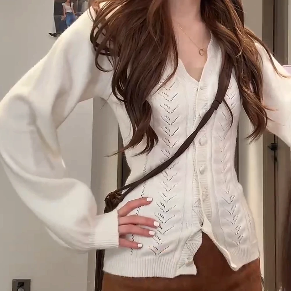 早秋复古镂空V领小众显瘦外搭上衣毛针织开衫女C5901