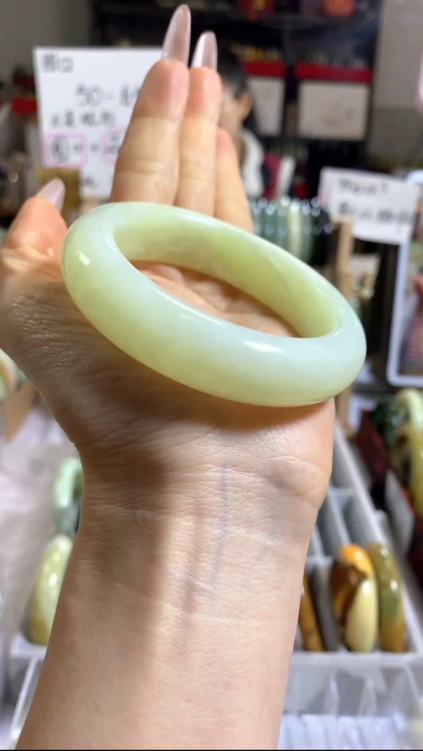 未镶嵌岫玉手镯59 55+ 包容