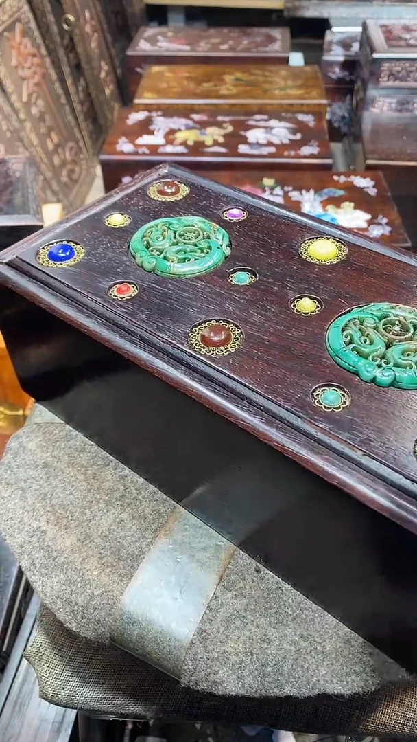 木木雕款大盒子一个