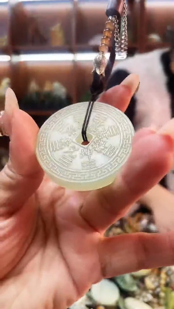 未镶嵌蛇纹石玉吊坠