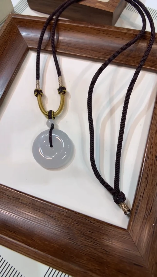 颈饰未镶嵌翡翠平安扣