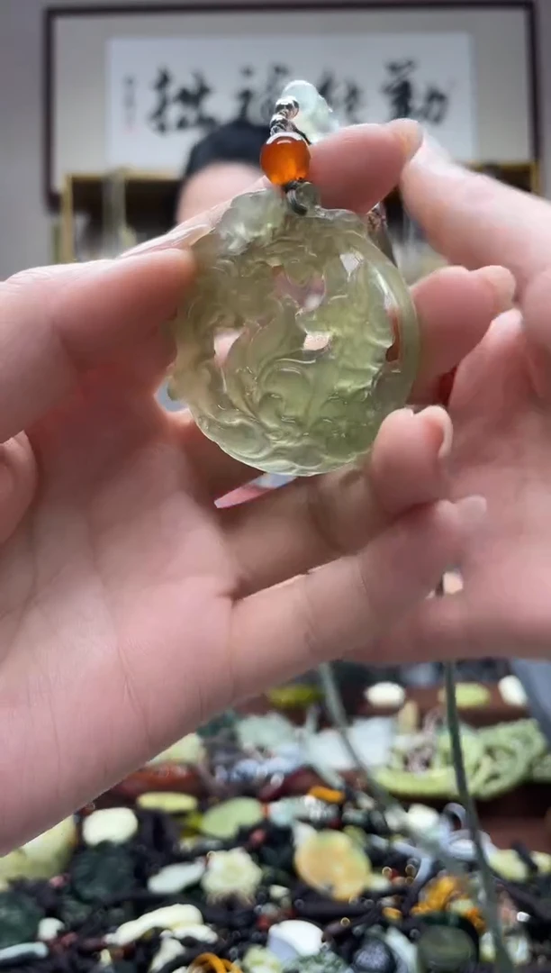 未镶嵌岫玉吊坠`