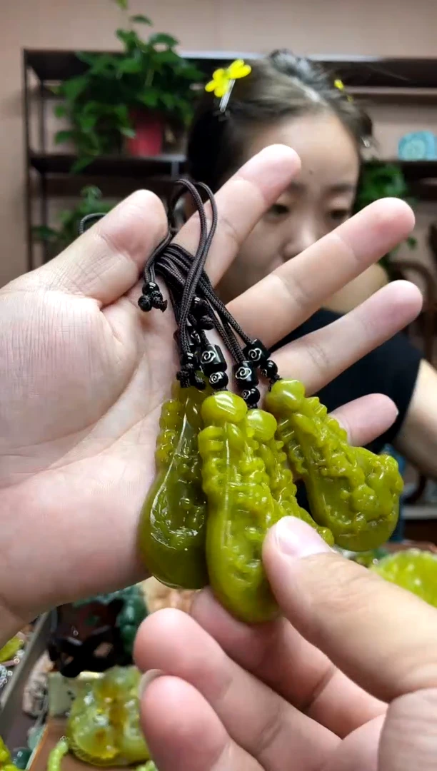 未镶嵌岫玉吊坠多样性发货发其中之一