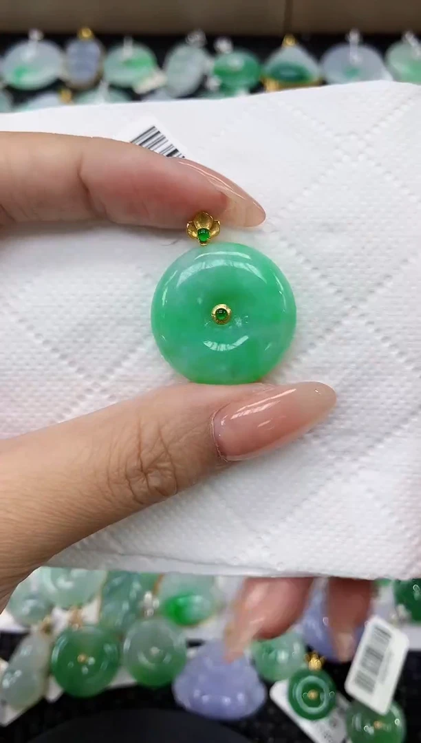 颈饰18K金镶嵌翡翠11111111111