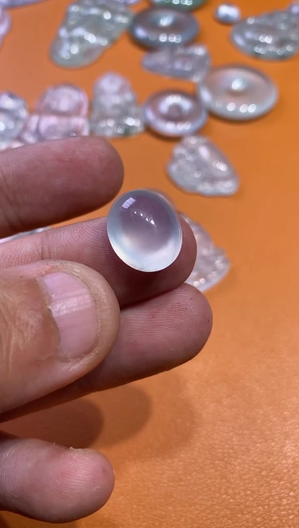 【闪购商品】翡翠颈饰未镶嵌蛋面8800