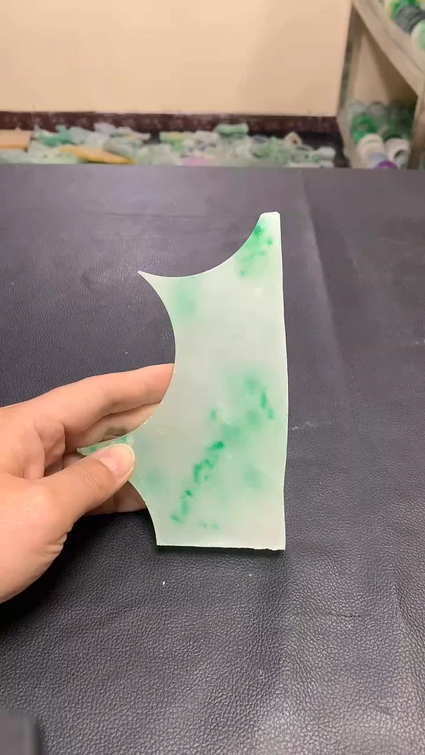 玉冰飘绿花边角毛胚