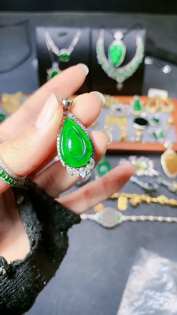 【闪购商品】翡翠吊坠(赠链)银S925镶嵌吊坠