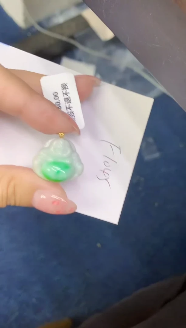 翡翠18K金镶嵌颈饰缅甸天然翡翠A货