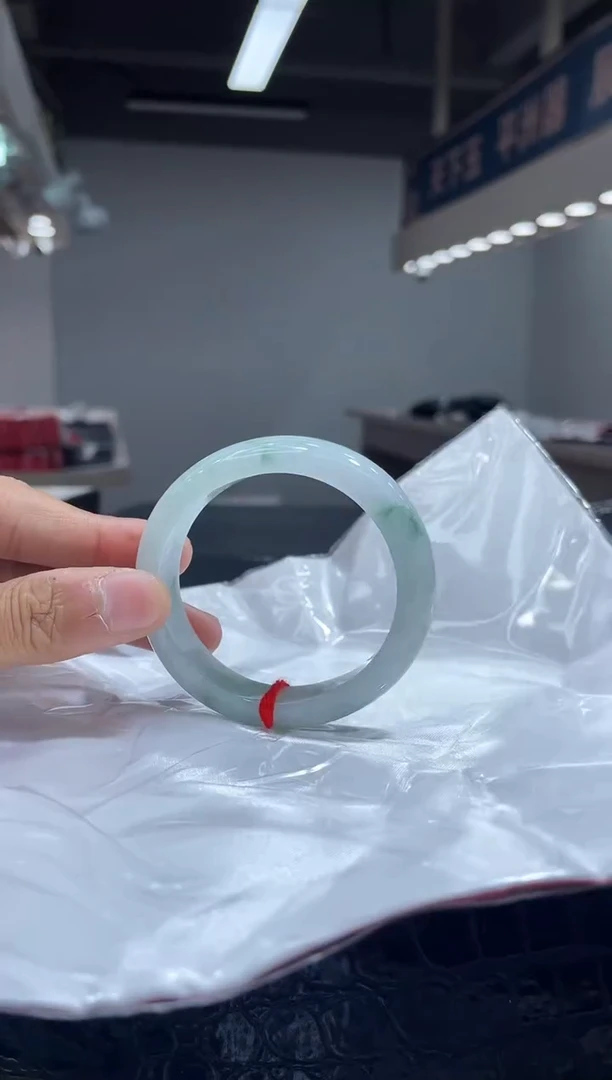 未镶嵌手镯（贵妃镯）翡翠5